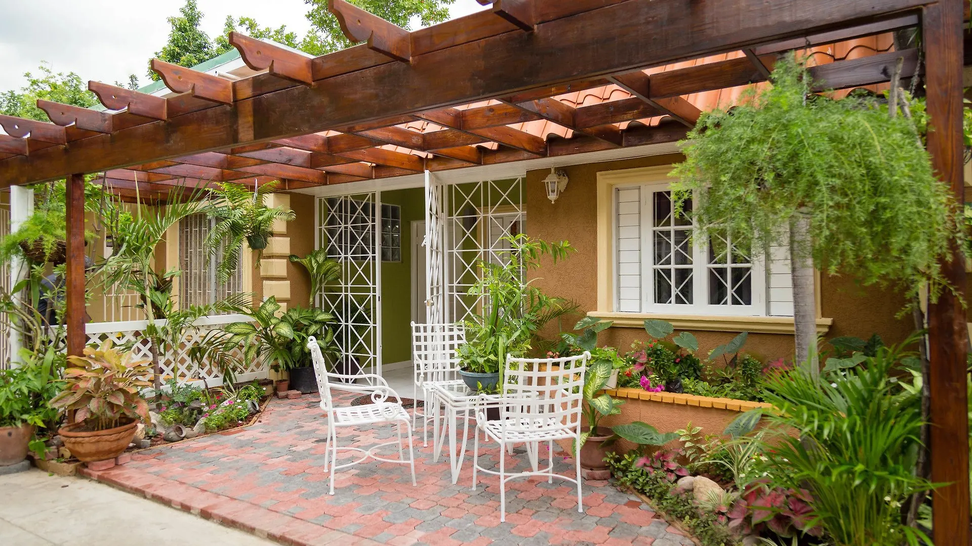 Centrally Located Guest Apartments II Kingston 0*,  Jamaika